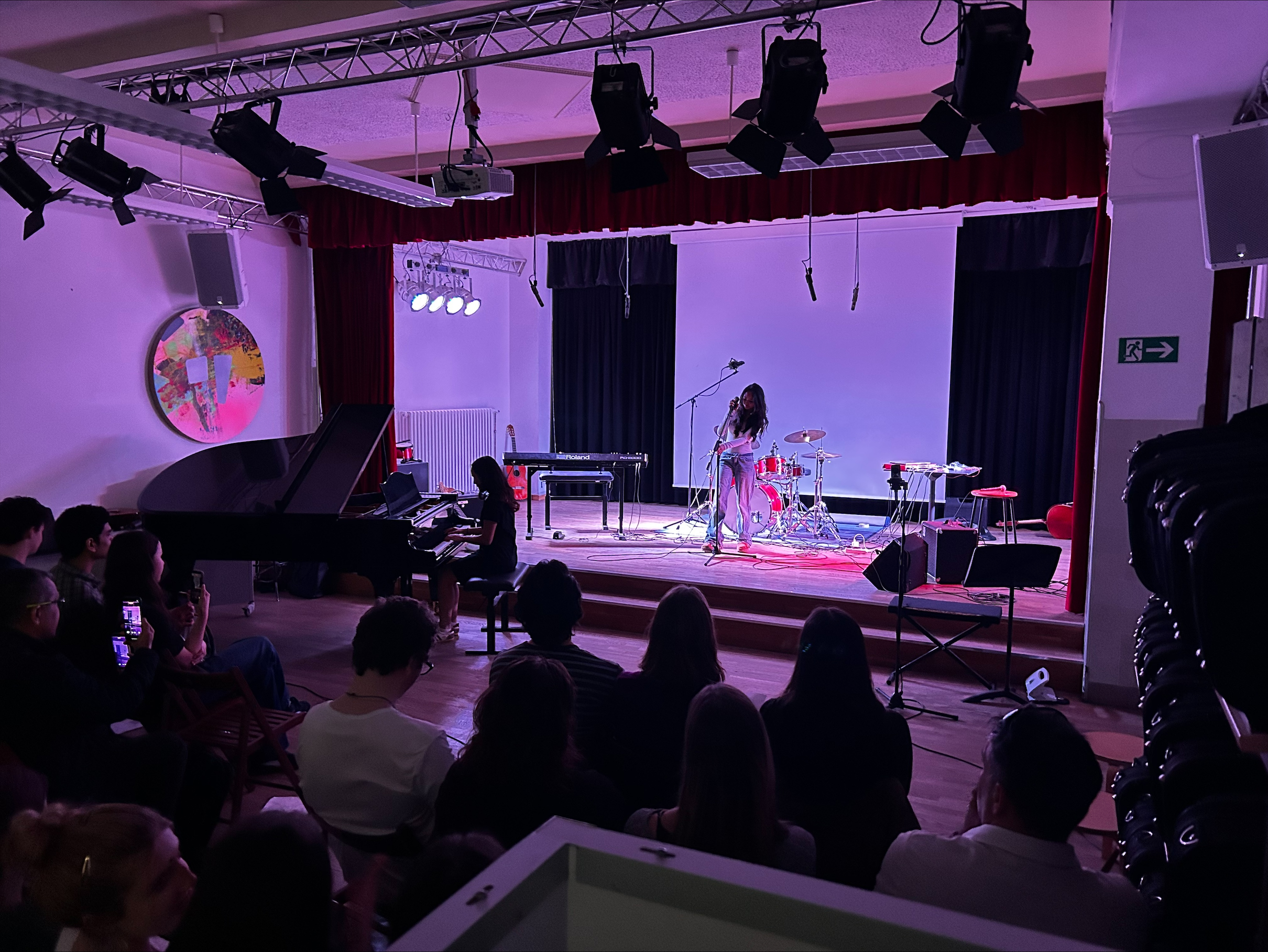 Ein herzlicher Dank geht auch an unsere engagierten Musikpädagogen Joey Ryan und Bridget Kinneary, deren Begleitung, Leidenschaft und Einsatz diesen Abend möglich gemacht haben. Ihre Arbeit zeigt die Stärke des BCS-Musikprogramms und seinen prägenden Einfluss auf unsere Schülerinnen und Schüler.